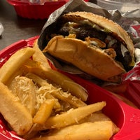 Photo taken at Red Robin Gourmet Burgers and Brews by Yuseung J. on 12/14/2020