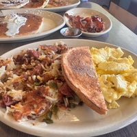Photo taken at Snooze, an A.M. Eatery by Carrie L. on 10/20/2023