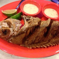 Photo prise au Marcos Seafood &amp;amp; Oyster Bar par Carrie L. le10/25/2014