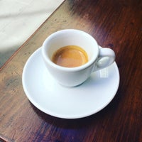 7/26/2017 tarihinde Dalston Coffeeziyaretçi tarafından Dalston Coffee'de çekilen fotoğraf