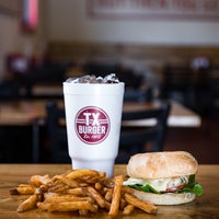 8/8/2017 tarihinde TX Burger - Wellbornziyaretçi tarafından TX Burger - Wellborn'de çekilen fotoğraf