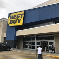 Photo taken at Best Buy by Chilumba on 7/8/2019
