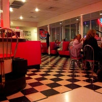 1/30/2013 tarihinde Aristide C.ziyaretçi tarafından Blue Ribbon Diner- Burlington'de çekilen fotoğraf