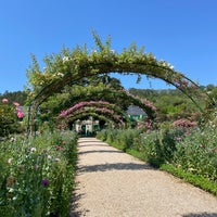 Photo taken at Jardins de Claude Monet by Paulo on 6/13/2023