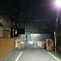 Photo taken at 板橋区立紅梅小学校 by ぞひ on 1/2/2021