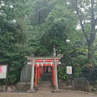 Photo taken at 甲賀稲荷神社 by ぞひ on 7/12/2019