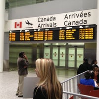 Foto tirada no(a) Aeroporto Internacional Pearson de Toronto (YYZ) por Sreekar R. em 4/12/2013