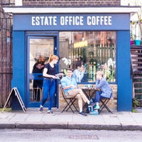 9/12/2018 tarihinde Estate Office Coffeeziyaretçi tarafından Estate Office Coffee'de çekilen fotoğraf