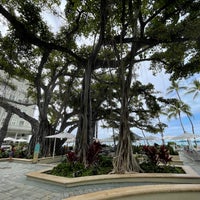 Photo taken at Moana Surfrider, A Westin Resort &amp;amp; Spa, Waikiki Beach by Qe M. on 3/15/2024