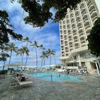 Photo taken at Moana Surfrider, A Westin Resort &amp;amp; Spa, Waikiki Beach by Qe M. on 3/15/2024