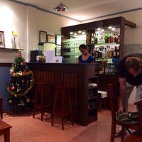 12/3/2013 tarihinde Jonathan D.ziyaretçi tarafından Cafe de Geneve'de çekilen fotoğraf
