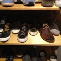 รูปภาพถ่ายที่ Soula Shoes โดย Branden B. เมื่อ 12/1/2012