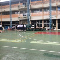 Photo taken at สนามโรงเรียนเบญจมราชาลัย by Jeng J. on 1/28/2013