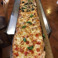 Photo taken at Ristorante Pizza a Metro da &amp;quot;Gigino&amp;quot; L&amp;#39;Università della pizza by Profxeni on 1/3/2019