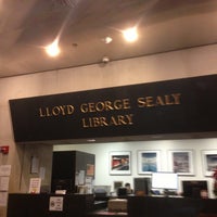 รูปภาพถ่ายที่ Lloyd Sealy Library, John Jay College of Criminal Justice โดย Eugene B. เมื่อ 12/27/2012