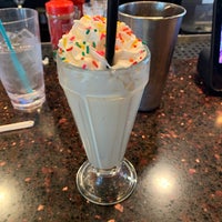 Photo taken at Red Robin Gourmet Burgers and Brews by Conleth M. on 10/17/2021