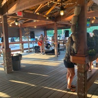 Foto diambil di Pelican Pete&amp;#39;s Floating Bar &amp;amp; Grill on Lake Lanier oleh Conleth M. pada 7/16/2022