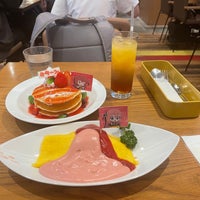 Photo taken at TOWER RECORDS CAFE 表参道 by AKANICO on 5/27/2023