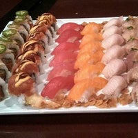 Das Foto wurde bei Sushi Wave von Joe C. am 12/7/2013 aufgenommen