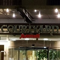 Photo taken at Courtyard by Marriott Bochum Stadtpark by Michel B. on 11/12/2017