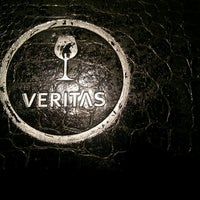 Das Foto wurde bei Veritas Wine Bar von kimberley s. am 5/30/2013 aufgenommen