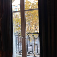 Photo taken at Radisson Blu Hôtel  Paris Champs-Élysées by Ibraheem Bin Abdullah on 11/11/2021