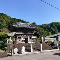 Photo taken at 白水山 医王院 平等寺 (第22番札所) by 絢辻 う. on 9/23/2021