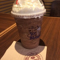 Photo taken at The Coffee Bean &amp;amp; Tea Leaf by Akiva W. on 2/28/2017