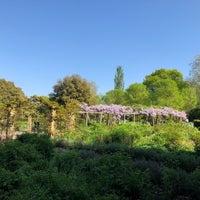 Photo taken at Peckham Rye Park by Kevin D. on 5/19/2018