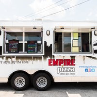 Das Foto wurde bei Empire Pizza von Empire Pizza am 8/1/2017 aufgenommen