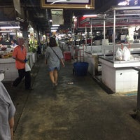 Photo taken at ตลาดวัฒนานันท์ (ฝั่งโขง) Wattananun Market (Fang Khong) by George I. on 4/22/2018