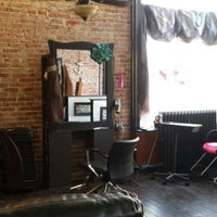 Foto diambil di Tease Premier Salon &amp;amp; Blowout Lounge oleh Jerrin L. pada 12/30/2013
