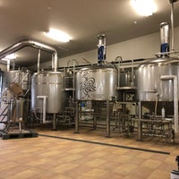 Photo taken at Far Yeast Brewing 源流醸造所 by もえ on 10/13/2018