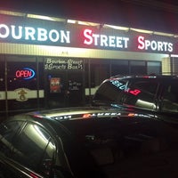 12/3/2013 tarihinde Bourbon Street Sports Barziyaretçi tarafından Bourbon Street Sports Bar'de çekilen fotoğraf