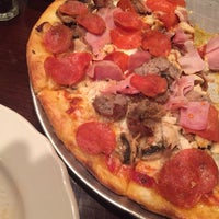 Das Foto wurde bei Antonio’s Flying Pizza and Italian Restaurant von Jimmy D. am 10/19/2016 aufgenommen