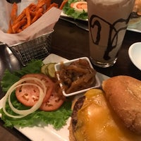 10/8/2017에 michelle님이 Five Star Burger에서 찍은 사진