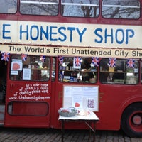 รูปภาพถ่ายที่ The Honesty Shop โดย Josh W. เมื่อ 11/25/2012