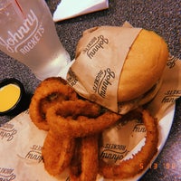Photo taken at Johnny Rockets by Sof D. on 5/13/2018