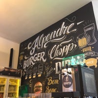 Das Foto wurde bei Alpendre Burger &amp;amp; Beer von Gabriella C. am 8/9/2018 aufgenommen