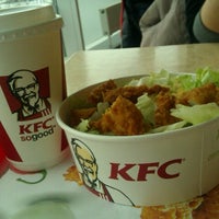 Das Foto wurde bei KFC von Marina am 3/30/2013 aufgenommen