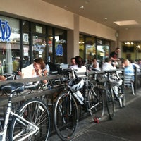 Foto scattata a Ghini&amp;#39;s French Caffe da Craig P. il 9/23/2012