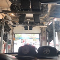 Foto scattata a Express Car Wash da radstarr il 8/6/2019