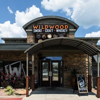 Foto tirada no(a) Wildwood Smoke Craft &amp;amp; Whiskey por Wildwood Smoke Craft &amp;amp; Whiskey em 8/7/2017