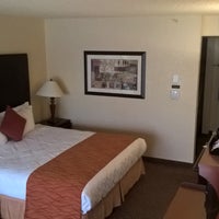 Photo taken at BEST WESTERN PLUS Garden Court Inn by Matthew on 4/11/2016