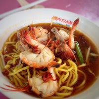 Photo taken at Whitley Road Big Prawn Noodle 威利大蝦麵 by Another T. on 11/20/2013