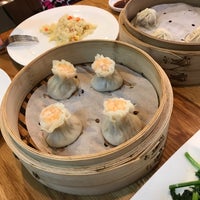 Photo taken at Din Tai Fung by Merry A. on 2/26/2017