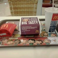 Photo taken at McDonald&amp;#39;s by Táila F. on 12/29/2012