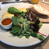Photo taken at Le Pain Quotidien by Jeniffer H. on 9/20/2019