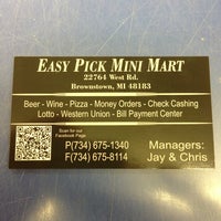 Foto scattata a Easy Pick Mini Mart da Basil K. il 12/30/2012