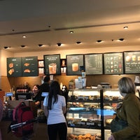 Foto scattata a Starbucks da Elizabeth K. il 9/6/2019